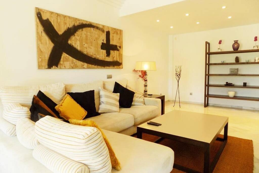 מארבלה Fuente Aloha Apartment מראה חיצוני תמונה