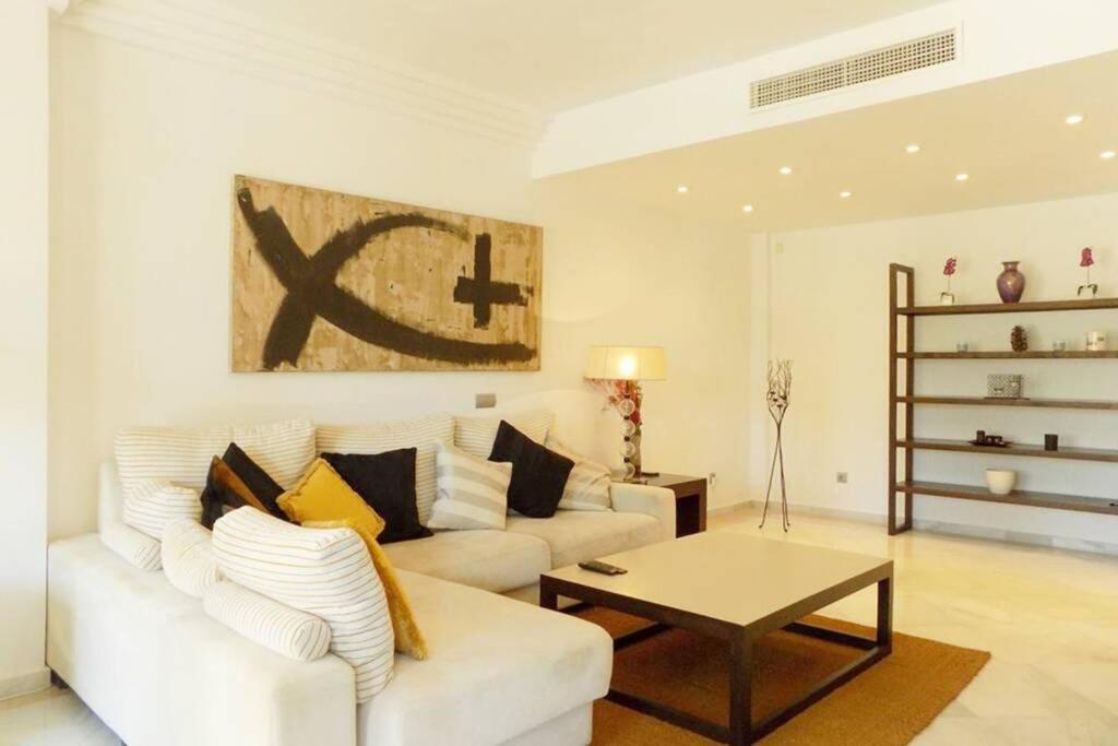 מארבלה Fuente Aloha Apartment מראה חיצוני תמונה