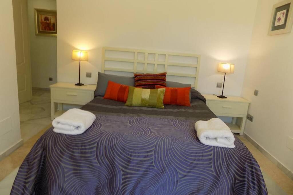 מארבלה Fuente Aloha Apartment מראה חיצוני תמונה